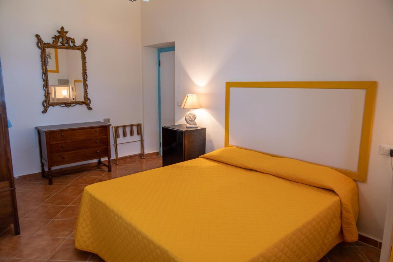 B&B Giglio Di Mare Cala Liberotto Exterior foto