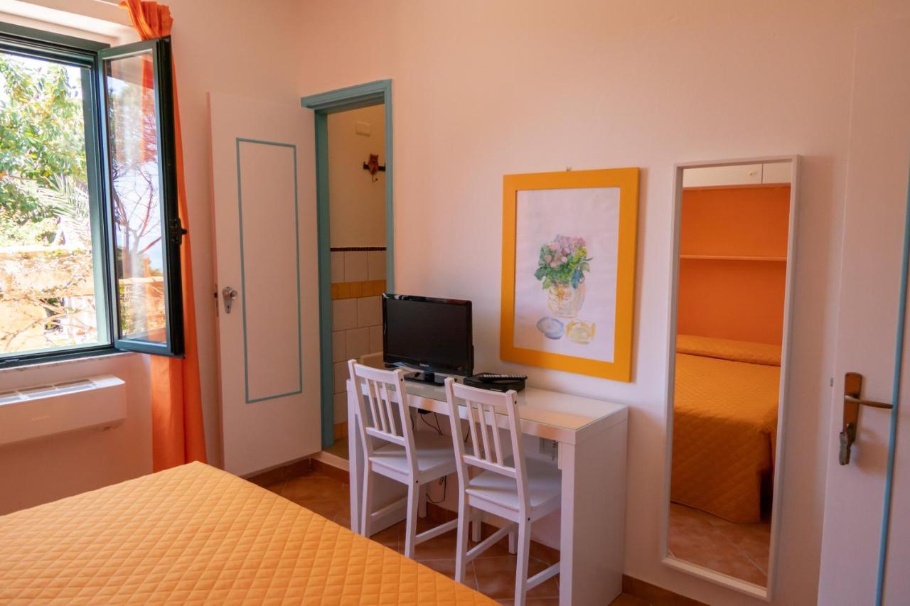 B&B Giglio Di Mare Cala Liberotto Exterior foto